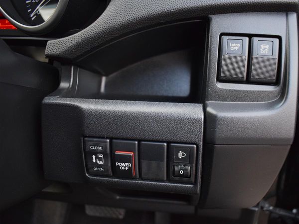 2012 Mazda Premacy 20S Power Sliding door Carousel 12