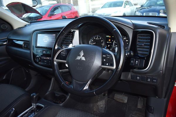 2014 Mitsubishi Outlander 24G 7 Seater Carousel 9