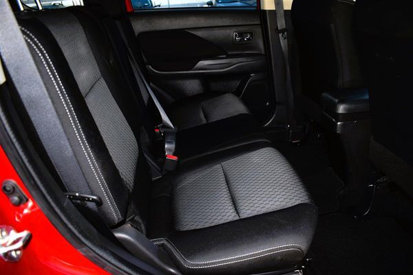 2014 Mitsubishi Outlander 24G 7 Seater Carousel 14