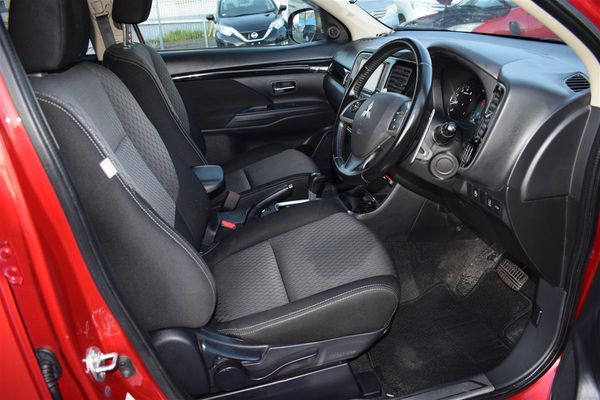 2014 Mitsubishi Outlander 24G 7 Seater Carousel 13