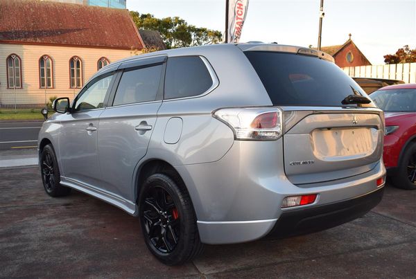 2013 Mitsubishi Outlander 24G*4WD*7 Seater Carousel 6