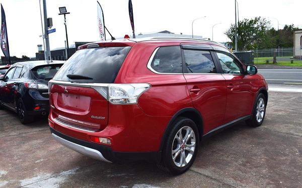 2014 Mitsubishi Outlander 24G 7 Seater Carousel 4
