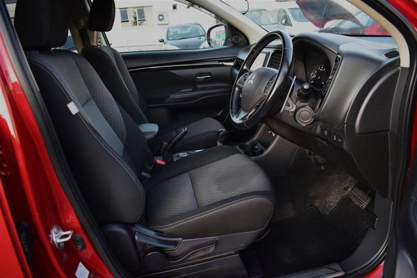 2014 Mitsubishi Outlander 24G 7 Seater Carousel 11