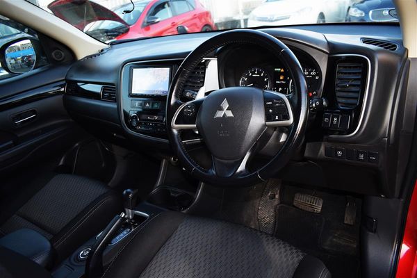 2014 Mitsubishi Outlander 24G 7 Seater Carousel 12