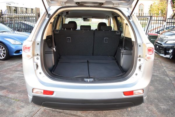 2013 Mitsubishi Outlander 24G*4WD*7 Seater Carousel 16
