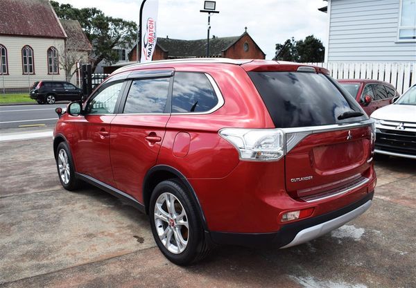 2014 Mitsubishi Outlander 24G 7 Seater Carousel 6