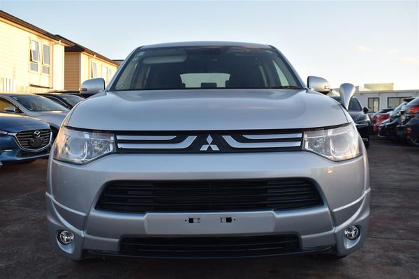 2013 Mitsubishi Outlander 24G*4WD*7 Seater Carousel 1