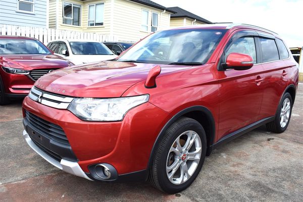 2014 Mitsubishi Outlander 24G 7 Seater Carousel 2
