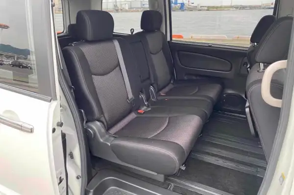 2013 Nissan Serena Carousel 5