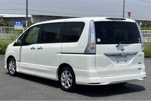 2012 Nissan Serena Carousel 3