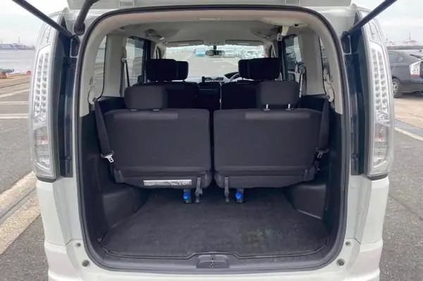 2013 Nissan Serena Carousel 7