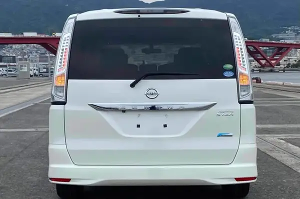 2013 Nissan Serena Carousel 3