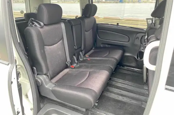 2012 Nissan Serena Carousel 5
