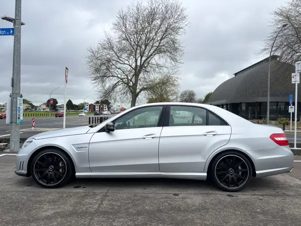 2010 Mercedes-Benz E63 6.2L V8 AMG Carousel 8