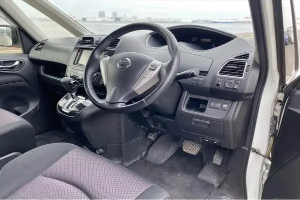 2012 Nissan Serena Carousel 3