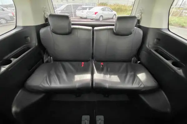 2011 Nissan Serena Carousel 5