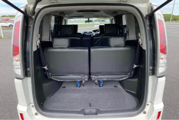 2011 Nissan Serena Carousel 6