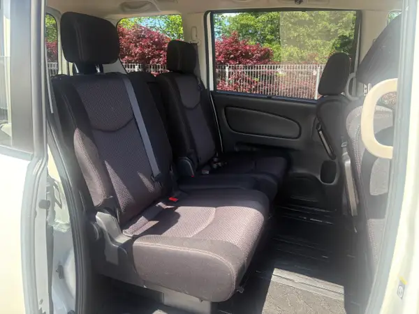2013 Nissan Serena highway star hybrid Carousel 7