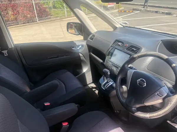 2013 Nissan Serena highway star hybrid Carousel 5