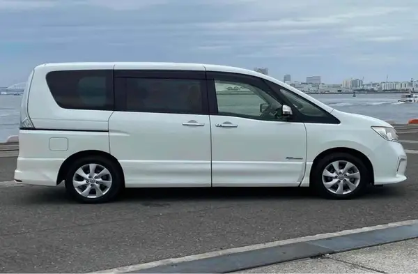 2012 Nissan Serena Carousel 1