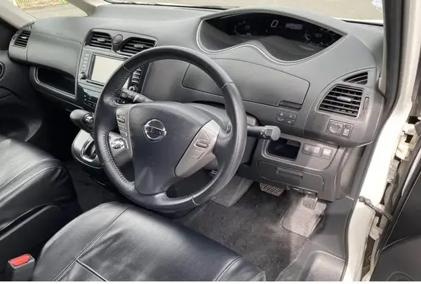 2011 Nissan Serena Carousel 3