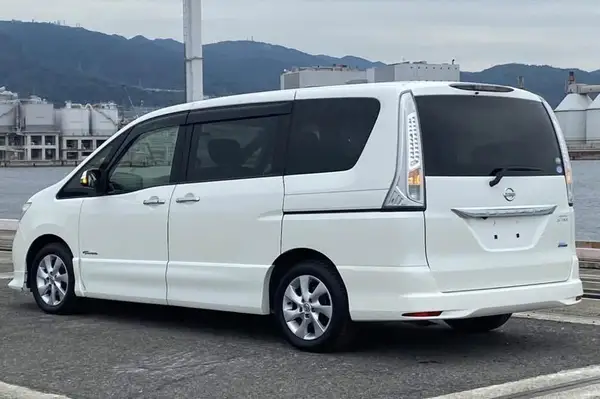 2013 Nissan Serena Carousel 2