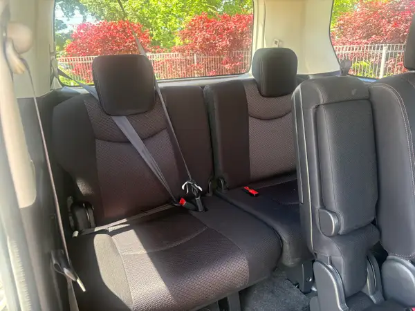 2013 Nissan Serena highway star hybrid Carousel 9