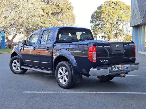 2005 Nissan Navara 4WD M Carousel 1