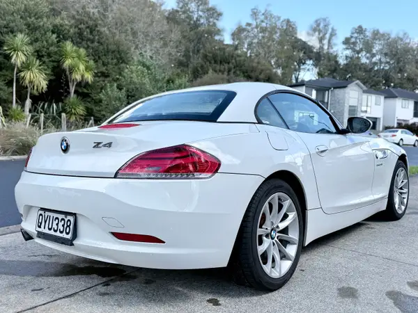 BMW Z4 2013 20i S Drive Carousel 2