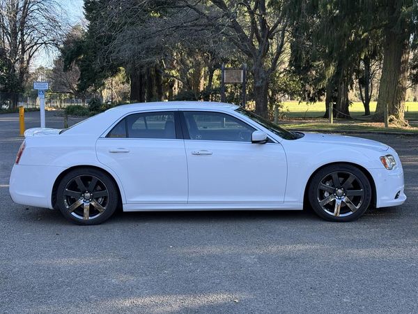 2012 Chrysler 300 SRT8 Carousel 12