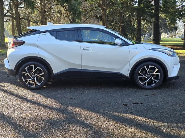 2017 Toyota C-HR Carousel 12