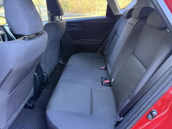 2013 Toyota Auris Carousel 5