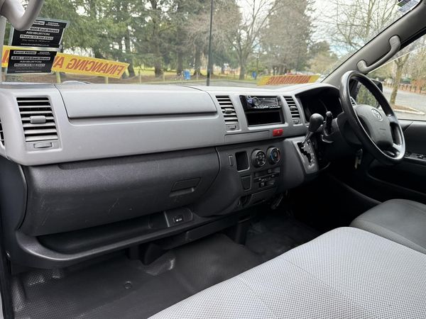 2009 Toyota Hiace Carousel 3