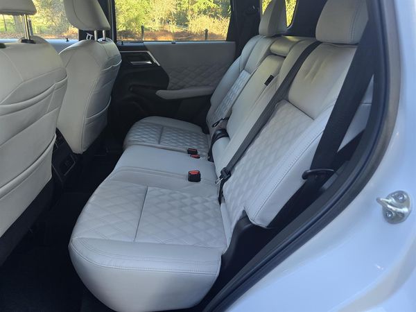 2021 Mitsubishi Outlander VRX Carousel 3