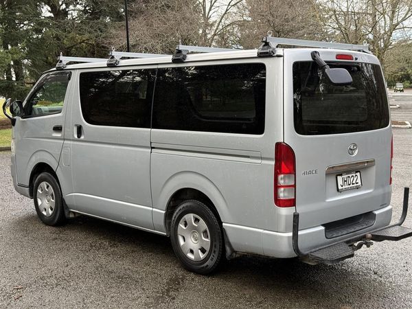 2009 Toyota Hiace Carousel 9