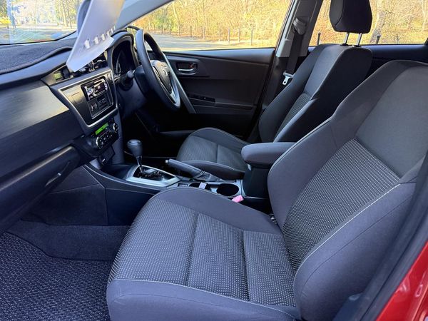 2013 Toyota Auris Carousel 3