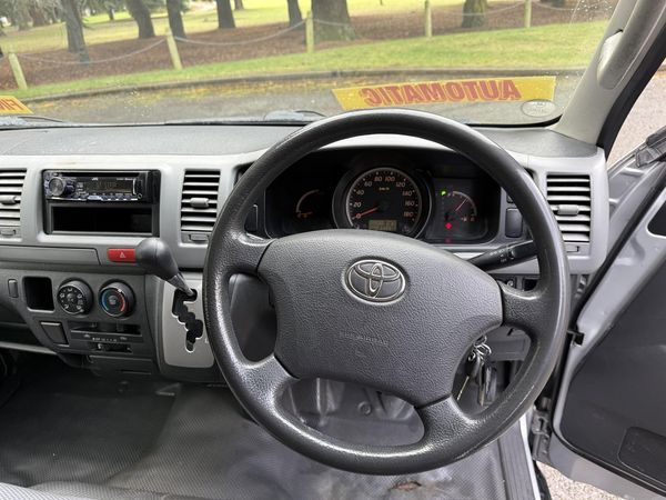 2009 Toyota Hiace Carousel 15