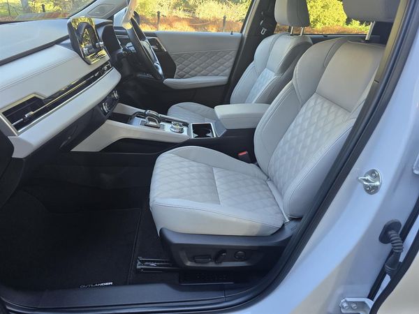 2021 Mitsubishi Outlander VRX Carousel 1