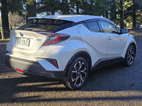 2017 Toyota C-HR Carousel 11