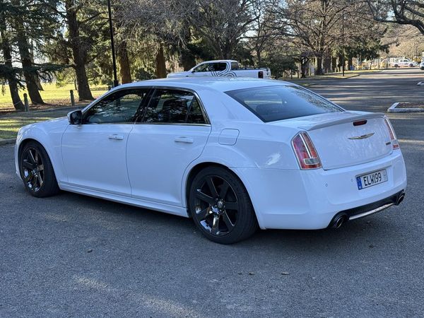 2012 Chrysler 300 SRT8 Carousel 10