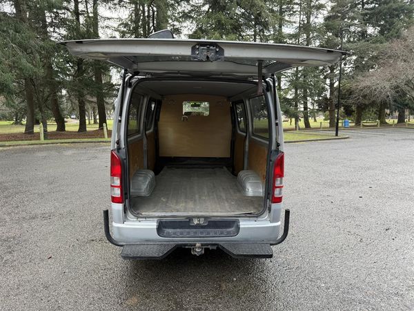 2009 Toyota Hiace Carousel 7