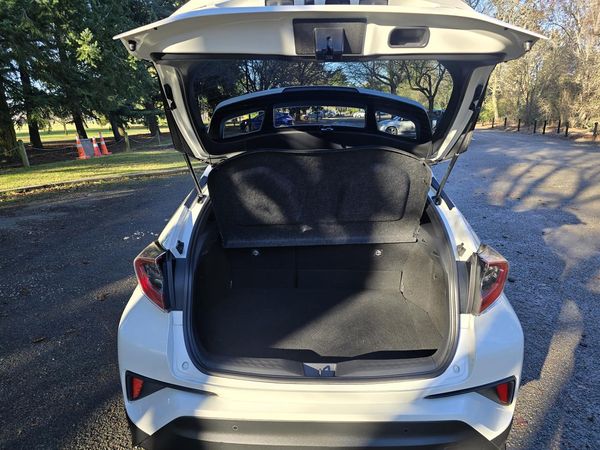 2017 Toyota C-HR Carousel 7