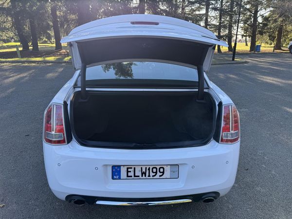 2012 Chrysler 300 SRT8 Carousel 7