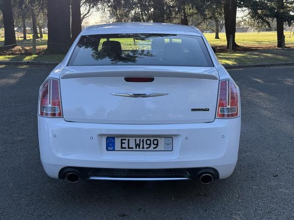 2012 Chrysler 300 SRT8 Carousel 14