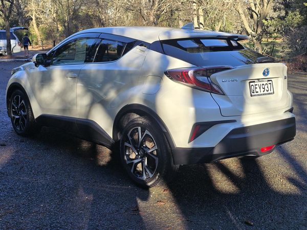 2017 Toyota C-HR Carousel 10