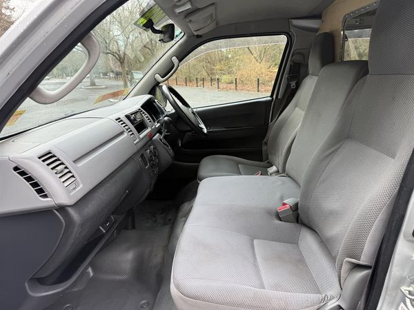 2009 Toyota Hiace Carousel 2