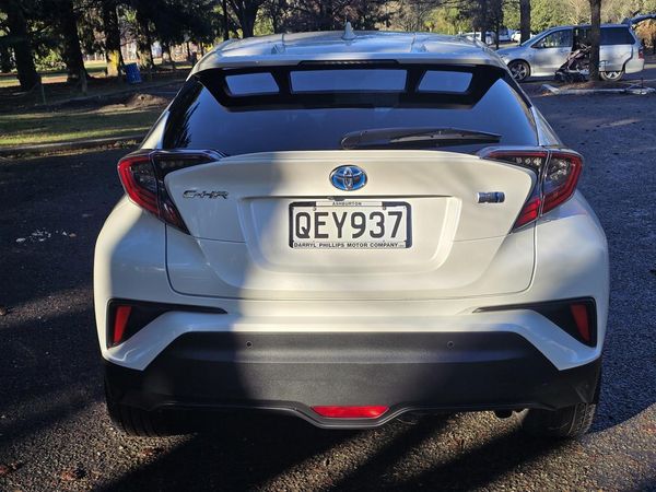 2017 Toyota C-HR Carousel 14