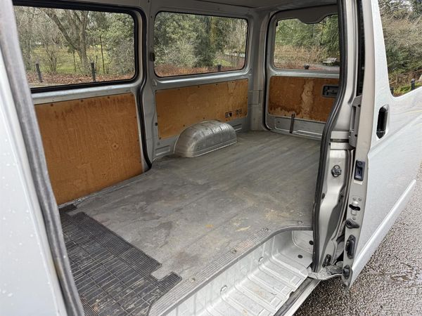 2009 Toyota Hiace Carousel 5