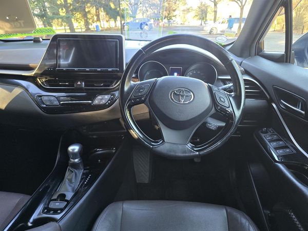 2017 Toyota C-HR Carousel 1