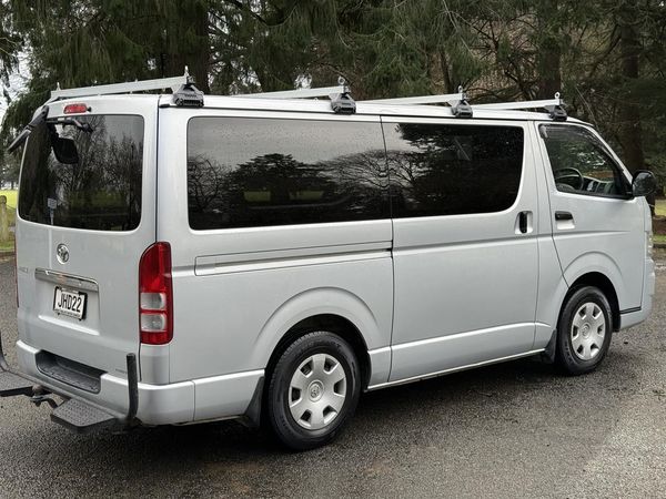 2009 Toyota Hiace Carousel 10